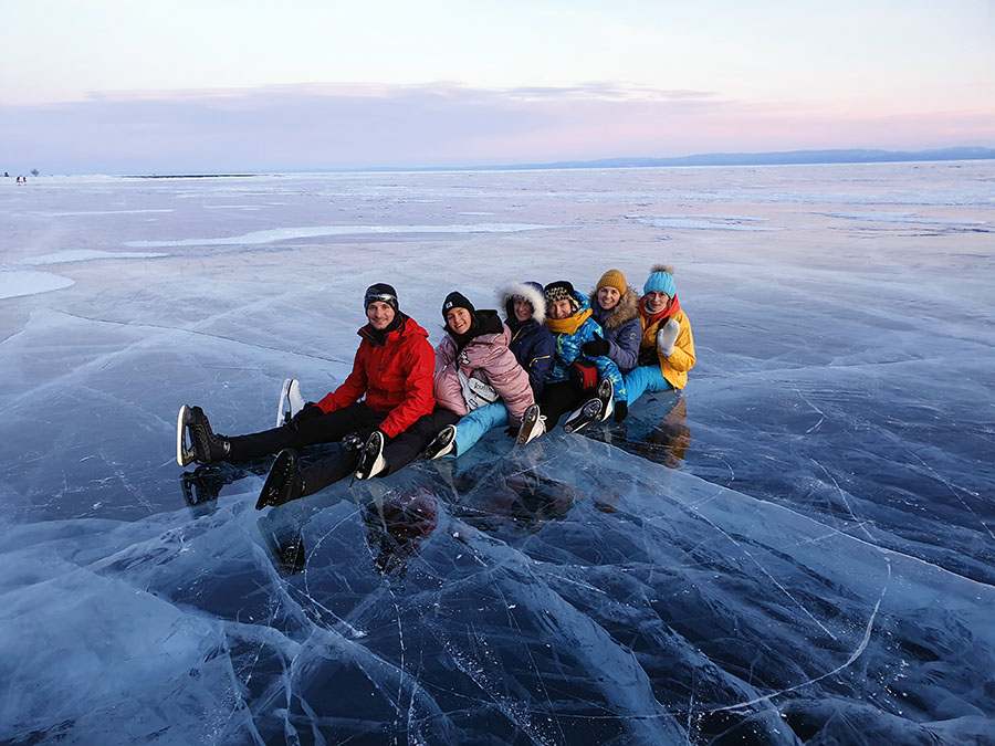 паравозиком на льду Байкала