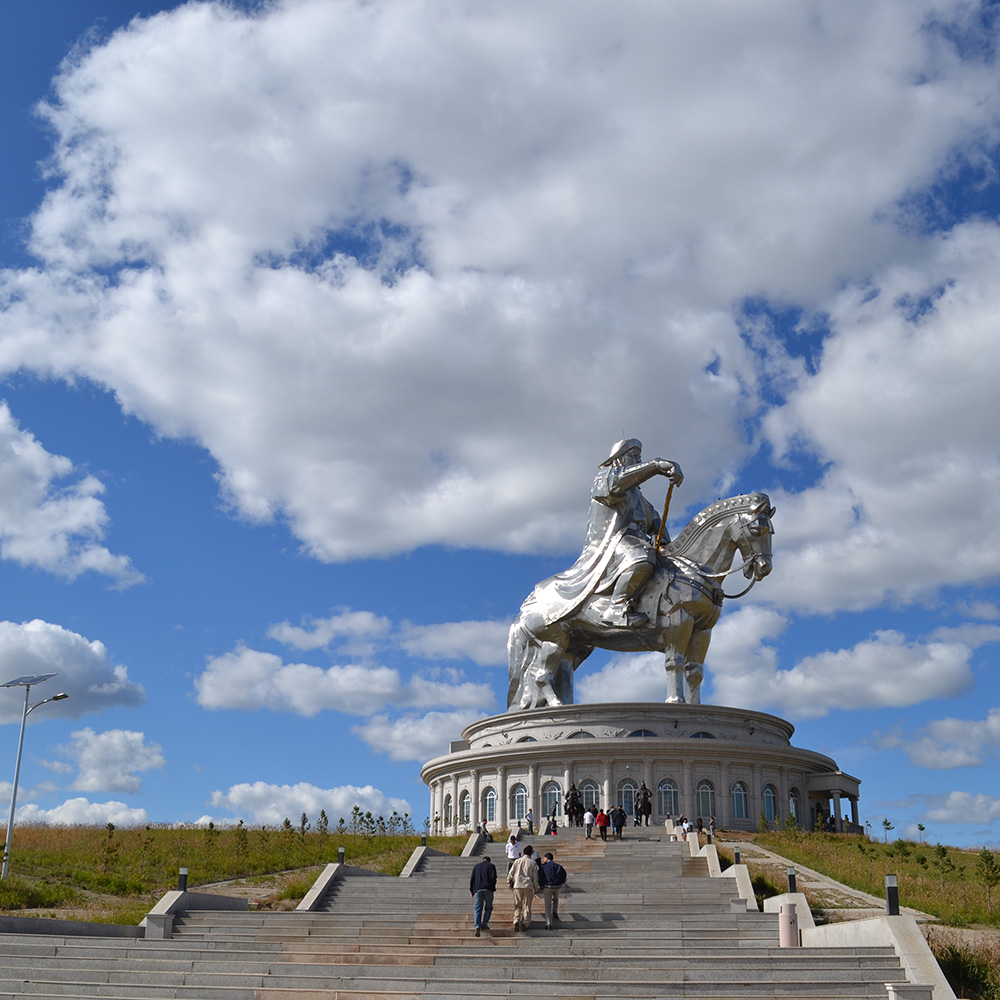 Статуя чингисхана в цонжин болдоге