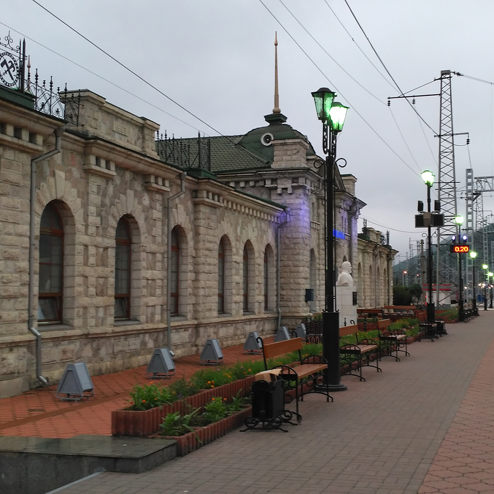 Поселок Слюдянка находится на юге озера Байкала. Расположен около р.  Слюдянки, Комаринского хребта -Байкал -Интересные места